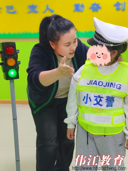 萌娃化身小警察，小小职业体验
