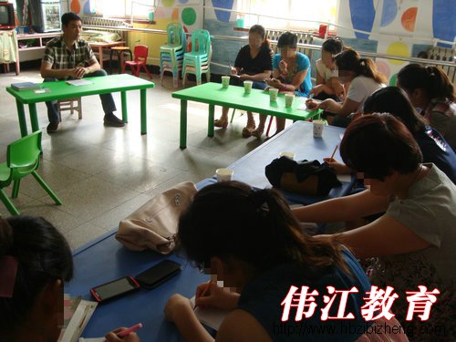 李伟江校长为我校全融合孩子家长开展培训工作